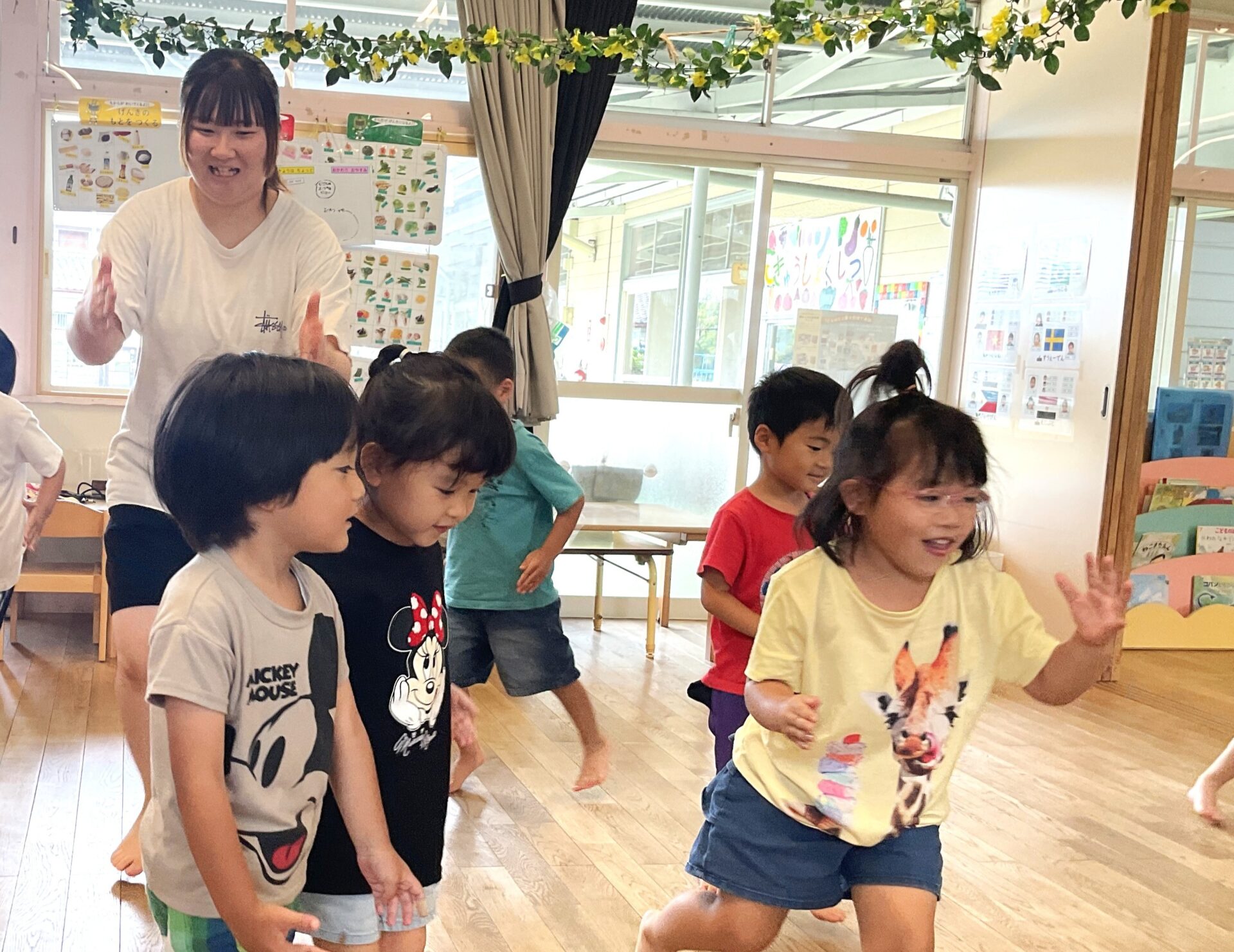 にぎやかで活気のある園内の様子